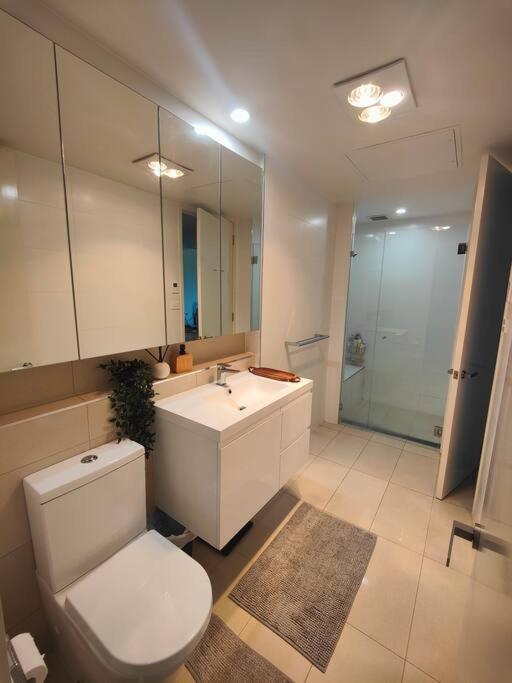 Lakeside Apartment, Walking Distance To Foreshore Kingston Exterior photo