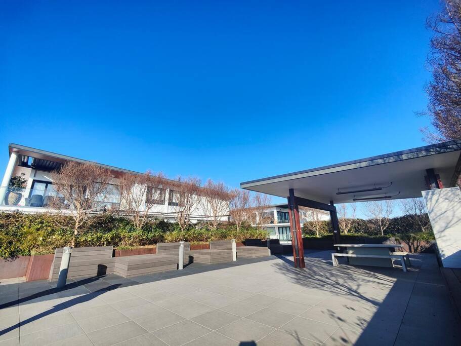 Lakeside Apartment, Walking Distance To Foreshore Kingston Exterior photo