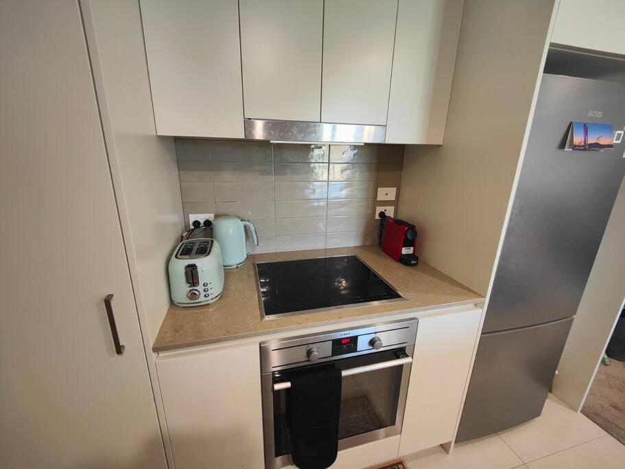 Lakeside Apartment, Walking Distance To Foreshore Kingston Exterior photo